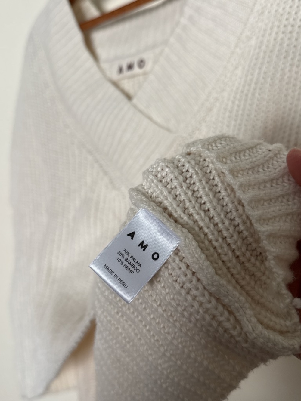 AMÒ Sweater - Picture 3 of 5